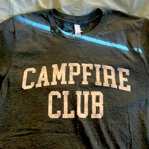 CAMPFIRE CLUB t-shirt NWT in hunter green, rustic/warm look to it! Size M or L